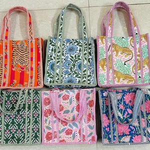 กระเป๋าโท้ทผ้าฝ้ายลายดอกลิลลี่แบบควิลท์  งานแฮนด์เมด คุณภาพสูง น้ำหนักเบา ใช้ซ้ำได้ เป็นมิตรกับสิ่งแวดล้อม ระดับพรีเมียม - Product Image 4
