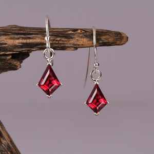 Pendientes de Plata de Ley 925 con Granate en Forma de Cometa, Estilo Vintage, Corte Cometa, para Novia, Piedra de Nacimiento de Enero - Product Image 3