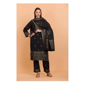 Traje de Invierno Safaa Dilkash Más Vendido para Mujer con Elegante Forro de Lana Cálido y Estilo Casual o Formal Disponible para la Venta - Product Image 1