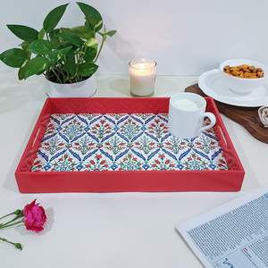 Bandeja de Servir Rectangular de Madera con Diseño Clásico en Color Rojo Intenso, Bandeja de Madera Brillante de Alta Calidad y Duradera para Postres y Aperitivos - Product Image 3