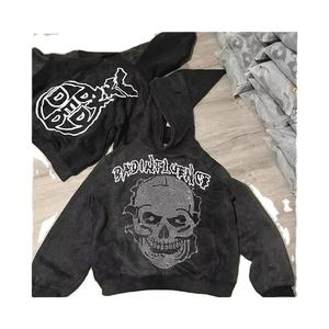 เสื้อฮู้ดดี้ผู้ชายรุ่นใหม่สำหรับฤดูหนาว ตกแต่งด้วยคริสตัลแบบกำหนดเอง พิมพ์ลายนูน บริการ OEM ราคาถูก - Product Image 2