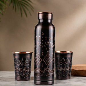 Bouteille d'eau en cuivre pur de luxe avec deux verres à motifs tribaux – Vaisselle pour la maison, les voyages et les fêtes - Product Image 4