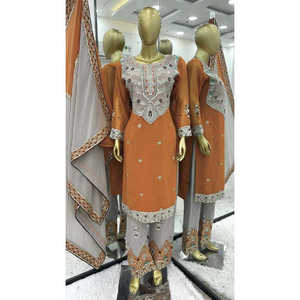 Hermoso conjunto de Parte superior inferior y Dupatta para mujer con trabajo de secuencia de bordado pesado - Product Image 3