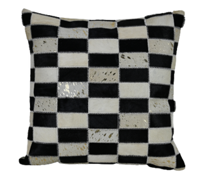 Housse de coussin en cuir de vache faite à la main - Product Image 1