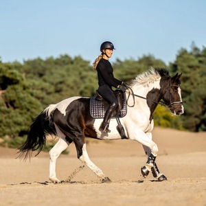 Tapis de selle équestre en cuir au design personnalisé avec doublure en polaire, haute qualité, fabrication pakistanaise, tapis de selle pour cheval - Product Image 6