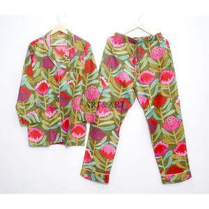 Conjunto de Pijama de 2 Piezas para Mujer con Estampado Floral, Manga Larga, Botones, Ropa de Dormir 100% Algodón Orgánico con Bolsa de Algodón - Product Image 1