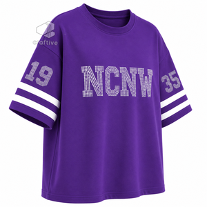เสื้อยืดผู้หญิง NCNW ประดับเพชรเทียม สีม่วงขาว ลายตัวอักษรกรีก คอกลม แขนลายทาง ทรงหลวม สไตล์ลำลอง พิมพ์ลายกราฟิก - Product Image 2