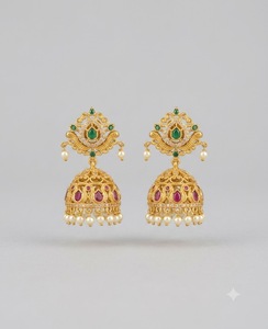 Boucles d'oreilles Jhumka traditionnelles indiennes en gros, plaquées or, bijoux de temple, travail AD, perles pendantes, pour tenues ethniques - Product Image 5