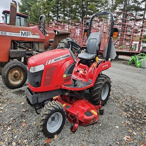 Tondeuse à gazon commerciale Massey Ferguson avec transmission hydrostatique et commandes du conducteur pratiques - Product Image 5