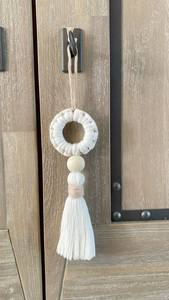 Guirlande murale moderne en bois avec perles et pompons, décoration d'intérieur en bois naturel, faite à la main, écologique, pour salon et chambre à coucher, idéale pour Diwali - Product Image 6