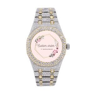 Montre de luxe pour homme avec bracelet en acier inoxydable, sertie de moissanite taille ronde qualité VVS, ton or jaune, analogique, style hip-hop - Product Image 1