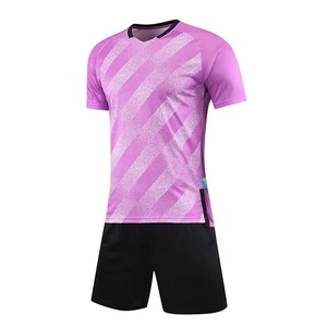 Uniforme de fútbol para hombre de color sólido con logotipo personalizado por sublimación con número de equipo, conjunto de camiseta y pantalón de fútbol para hombre - Product Image 3