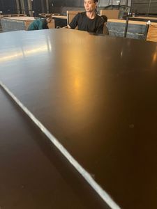 ไม้อัดยูคาลิปตัสอะคาเซียเกรดพรีเมียม FOMEX สำหรับงานแบบหล่อคอนกรีตภายนอกอาคาร  ฟิล์มเคลือบสองด้าน สีดำ/น้ำตาล/โพลีเอสเตอร์ E0 - Product Image 4