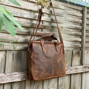 Sacs pour ordinateur portable en cuir au design unique, résistants au vent et multifonctionnels pour la saison hivernale en extérieur, avec emballage personnalisé - Product Image 2