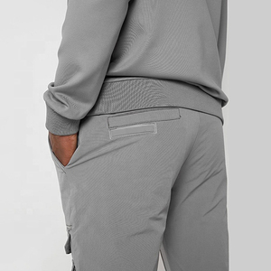Ensemble de survêtement cargo épais pour homme, deux pièces, avec poches latérales et style streetwear moderne - Product Image 6