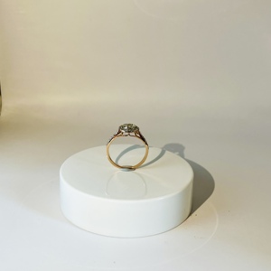 Anillo de Compromiso de Lujo para Mujer en Oro Amarillo de 9K con Diamante Natural de Corte Brillante Redondo y Diamantes Laterales Incrustados Color Blanco H - Product Image 3