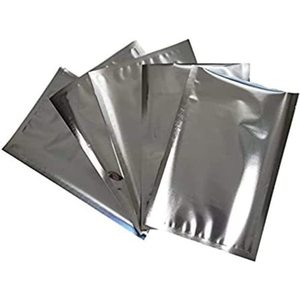 Fournisseur en gros de sacs en plastique de qualité supérieure, imperméables, à fermeture centrale, imprimés en plusieurs couleurs, pochette argentée pour l'emballage alimentaire - Product Image 1