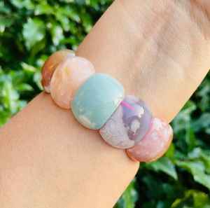 Bracelet en résine coloré vintage pour femme, style chunky, motif floral, prix usine. - Product Image 1