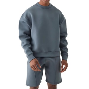 Conjunto de Sudadera y Pantalones Cortos Deportivos Extra Grandes para Hombre, Estilo Holgado, con Estampado DTG y Serigrafía - Product Image 5