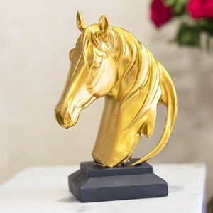 รูปปั้นม้าโลหะเคลือบทองคำสไตล์โมเดิร์น วางบนฐานสีดำ - Product Image 3