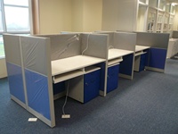 Poste de travail de bureau moderne de haute qualité avec cloison pour hôpital et école, cadre en aluminium stratifié personnalisé, fiable