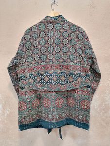 Chaqueta de Algodón con Parches Kantha Tejidos a Mano |   Kimono Acolchado Transpirable de Invierno con Cinturón |   Sostenible - Product Image 5