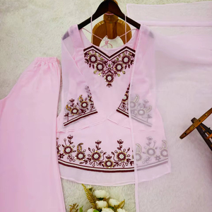 นำเสนอคอลเลคชั่นดีไซเนอร์ใหม่ ชุดเสื้อ-กางเกงผ้าไหมจอร์เจียต์เทียมเนื้อหนา พร้อมผ้าคลุมไหล่ ตัดเย็บสำเร็จพร้อมสวมใส่ - Product Image 1