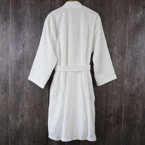 Peignoir de luxe en velours 100 % coton brodé, personnalisé pour hommes et femmes, vente en gros Nesta Sports pour hôtels - Product Image 2