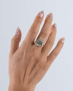 แหวนแต่งงาน/หมั้นเพชรทรงวินเทจ 14k สีเหลืองทอง ผลิตในห้องปฏิบัติการ IGI/GIA สำหรับทั้งชายและหญิง ทองคำขาวคุณภาพสูง เหมาะสำหรับงานฉลองครบรอบ - Product Image 4