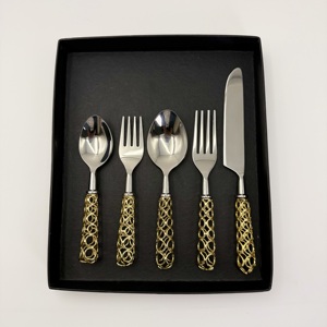 Cubiertos Ecológicos de Acero Inoxidable de Excelente Calidad, Cuchara, Tenedor y Cuchillo con Mango de Alambre Metálico Dorado, Aptos para Lavavajillas, Duraderos - Product Image 1