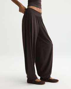 Pantalon de jogging en maille taille haute pour femme, coupe ample décontractée, en tissu doux et respirant de qualité supérieure - Product Image 4