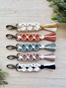 Llavero de Macramé Duradero y de Primera Calidad, Hecho a Mano con Cuerda de Algodón, para Colgar en Bolsos, como Porta Llaves, Decoración para Espejos de Coche, Ideal para Regalo - Product Image 5