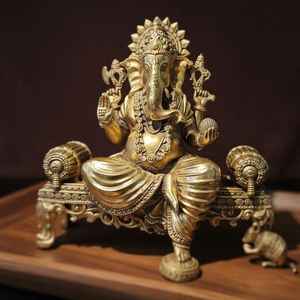 Grande statue de dieu en laiton |   Artisanat métallique fait main, Art Pop moderne, Écologique, Dieu hindou de la Chance, Décoration de temple domestique pour anniversaire - Product Image 3