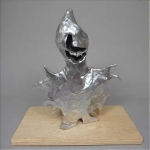 Sculpture fantôme en aluminium faite à la main, base en bois, décoration d'Halloween, œuvre d'art fantôme en aluminium, décoration d'Halloween d'intérieur - Product Image 5
