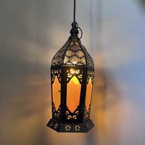 Luminaire suspendu décoratif en fer et verre gravé noir, design artisanal, motif LED blanc chaud doux pour salon - Product Image 2