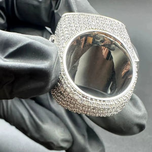 Anillo de compromiso y boda de lujo en plata de ley 925 con moissanita VVS de corte brillante clásico y engaste de garras, estilo hip hop, con letra personalizada - Product Image 5