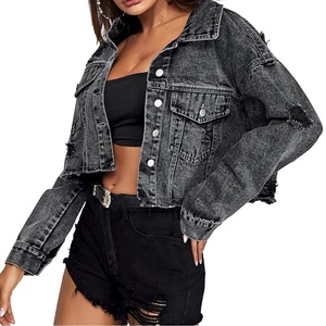 Chaqueta vaquera corta negra con logo personalizado, lavado ácido, dobladillo sin rematar, efecto desgastado vintage para mujer, venta al por mayor, estilo streetwear - Product Image 4