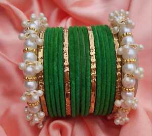 ชุดกำไลกำมะหยี่สีเขียวประดับมุกและลูกปัดทองสำหรับผู้หญิง - Product Image 4