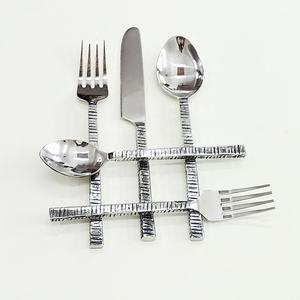 Vente en gros Hôtel vintage en or rose avec poignée en résine verte aspect royal Ensemble de couverts de haute qualité pour la maison de mariage - Product Image 3