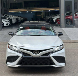 Toyota Camry XSE 2023 Usado, Sedán, Motor de Gasolina de 8L, Caja de Cambios Automática, Neumáticos R17, Asientos de Cuero, Volante a la Izquierda, Color Oscuro - Product Image 1