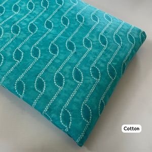 Tissu en coton imprimé floral offrant une texture douce et un confort optimal pour un usage quotidien. Achetez directement auprès du fournisseur. - Product Image 2
