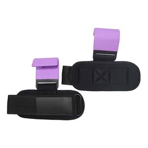 Support de poignet unisexe personnalisable en néoprène rembourré antidérapant de haute qualité avec crochet réglable pour tractions et entraînements en salle de sport - Product Image 3