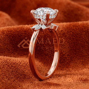 แหวนหมั้นเพชร/มอยส์ซาไนต์ทรงกลมสีโรสโกลด์สำหรับผู้หญิง แหวนเพชรทรงมาร์คีสประดับเพชรด้านข้าง - Product Image 2