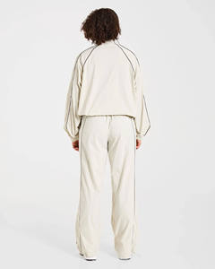 Ensemble de survêtement pour femme très demandé, personnalisé, blanc, avec veste et pantalon de jogging à passepoil contrastant, léger - Product Image 2