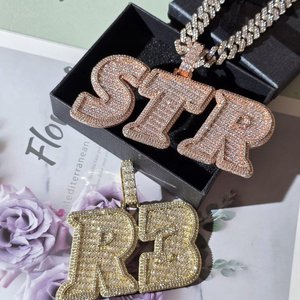Collier Pendentif Personnalisé avec Initiales Serties de Diamants Moissanite, Style Hip Hop Bling, Bijou Lettre - Product Image 3
