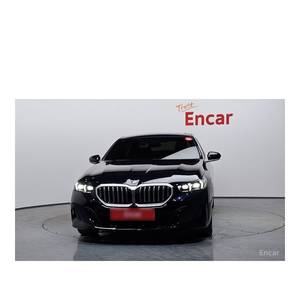 BMW 520i M Sports Sedan Serie 5 2023 con Volante a la Izquierda, Caja de Cambios Automática, Asientos de Cuero, Cámara Trasera, 22,209 km - Product Image 3