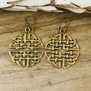 Boucles d'oreilles pendantes Primum Look Design Nœud Celtique, Bijoux Bohème Tendance en Laiton pour Femme, Finition Laiton Antique, Goutte Géométrique Creuse - Product Image 3