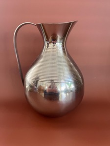 Carafe à eau en acier inoxydable grande capacité avec couvercle, pichet de service en métal de qualité supérieure pour restaurant, hôtel, restauration et événements - Product Image 1