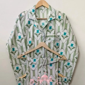 Conjunto de Pijama Elegante de 2 Piezas para Mujer, Hecho a Mano con Algodón Puro, Top Cómodo de Manga Larga con Cuello de Solapa y Pantalones con Cintura Elástica - Product Image 1
