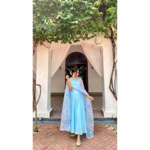 Conjunto de Traje de Chifón Aashvi Talla XS Color Azul para Clima Cálido - Product Image 2